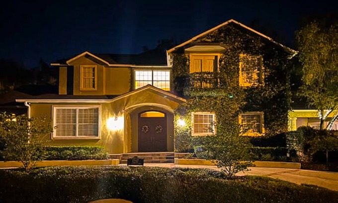 Historic District Casa | Parke Place | Estate in Ocala with a saltwater pool & guesthouse