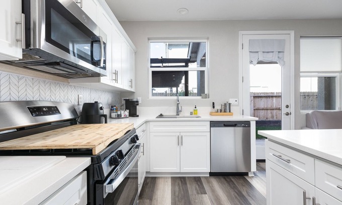 Visalia Casa | Parkside Residence on Prescott, perfect for Traveling Professionals and mid-term guests