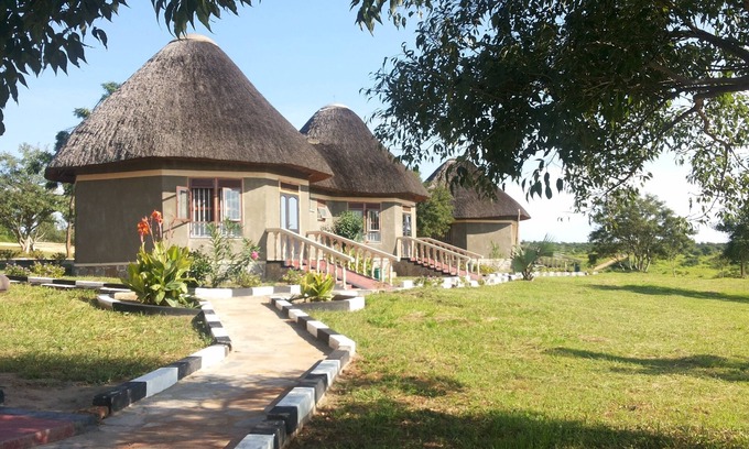 Pakwach Cabina | Parkside Safari Lodge