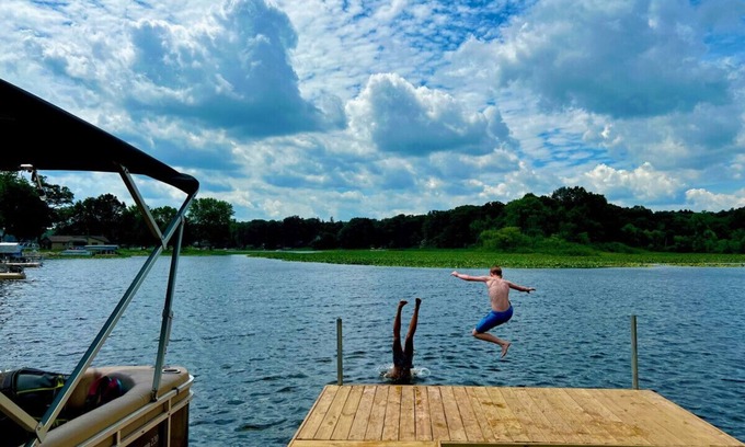 La Porte Casa | "Party on Pine" Pontoon & HotTub