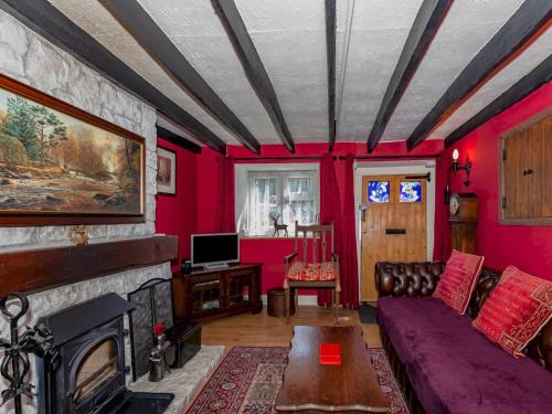 Puriton Casa | Pass the Keys Cosy Cottage with Fireplace