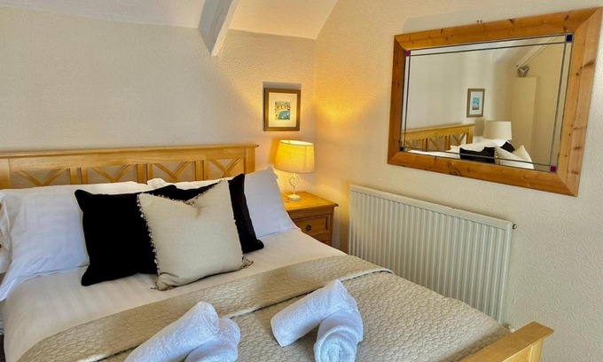 Mumbles Casa | Pass the Keys Traditional cottage in the Heart of Mumbles
