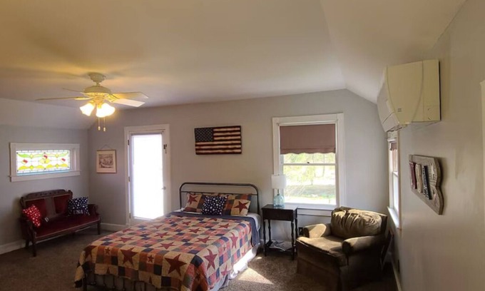 Blairsville Apartamento | Patriot Suite at Misty Mountain Inn - near Helen & Blue Ridge Georgia