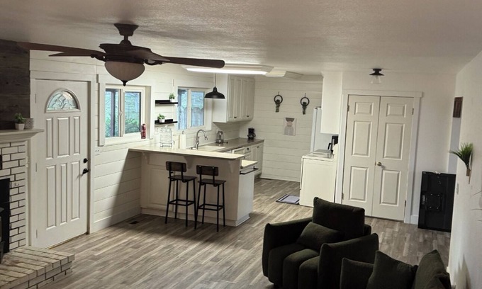 Flournoy Otro | Peace-full & private farmhouse in orchard setting.10 min from thunder hill .