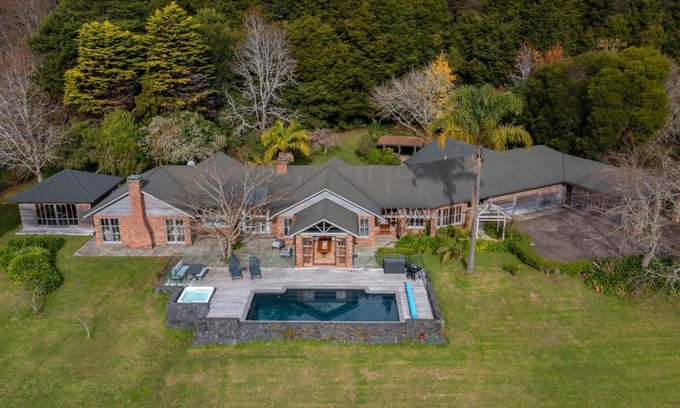 Matakana Villa | Peace-Realm Retreat