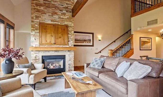 Tamarack Condominio | Peaceful 2 BR Condo with Fireplace and Patio