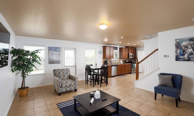 San Antonio Casa | Peaceful 3BD/2.5BA/SeaWorld/Lackland AFB