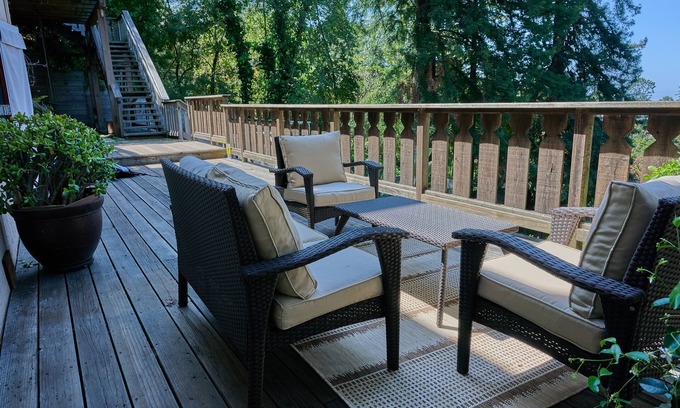 Berkeley Hills Apartamento | Peaceful Berkeley Hills Studio - Bay View + Private Deck + Prime Location