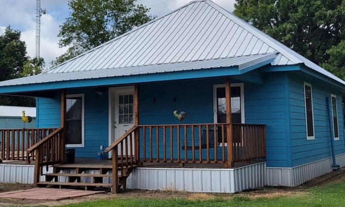 Lake Village Cabina | Peaceful cabin in orchard with Lake Chicot views!