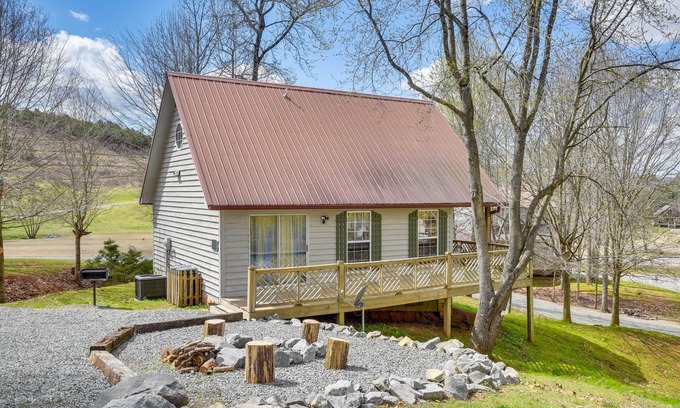 Guntersville Cabina | Peaceful Guntersville Cabin: Fire Pit, Near Lake!