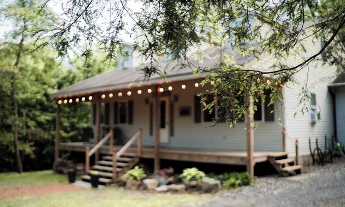 Mifflinburg Cabina | Peaceful Mountain Cabin close to Penn State, Bucknell & Susquehanna! Sleeps 10!