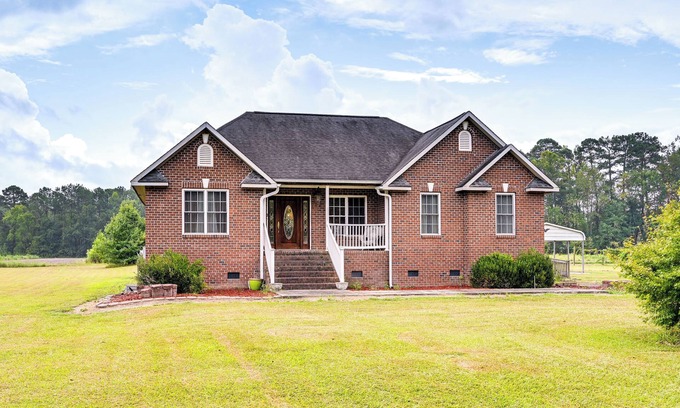 Ernul Casa | Peaceful North Carolina Getaway w/ Large Deck!