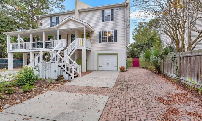 Tybee Island Casa | Peaceful Palms/Stylish/Tranquil 2 BD/2.5 BA Townhome