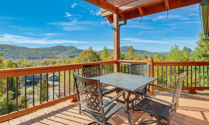 Vein Mountain Cabina | Peaceful Peaks: Nebo Log Cabin w/ Private Hot Tub!
