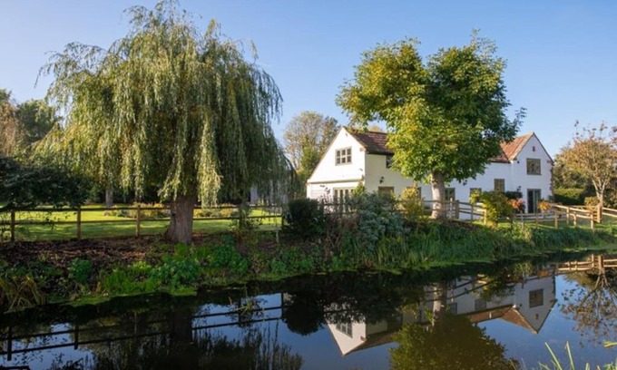 Langport Casa | Peaceful Riverside Five Bed Cottage in Somerset