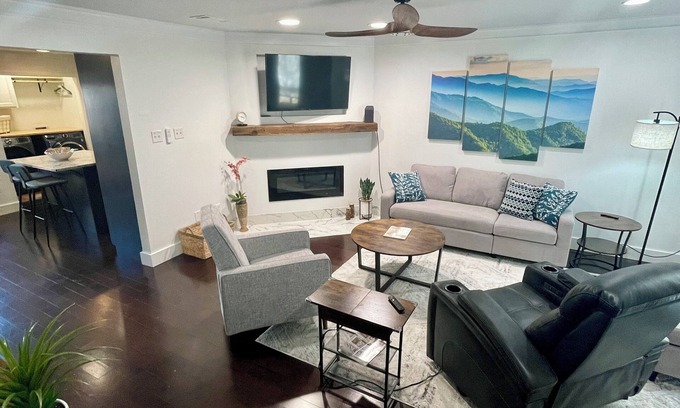 Springlake Casa | Peaceful Updated 2 bedroom townhome in Shreveport.