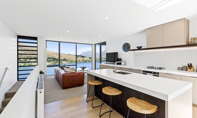 Queenstown Casa | Peak View Residence