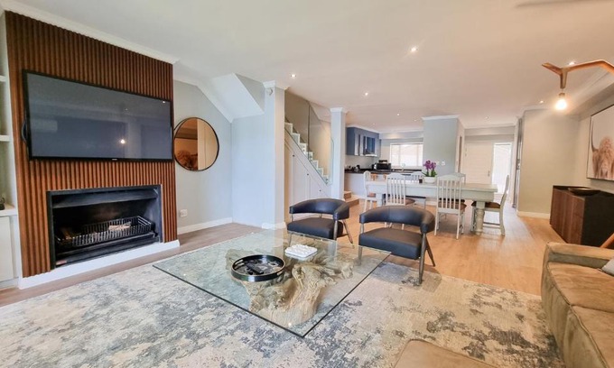 Cape Winelands Cabina | Pearl Valley Golf Lodge - loadshedding free