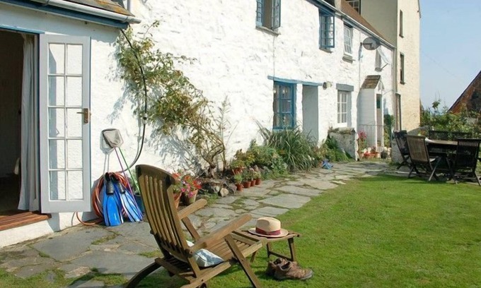Cadgwith Cabaña | Casa del pescador Encalada con 3 dormitorios, jardín y aparcamiento