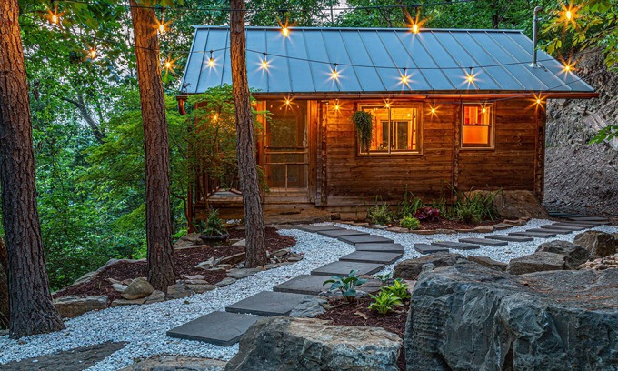Harrisonville Chalet De Esquí | Perched in the Trees, Very Private, Screened in Porch with view