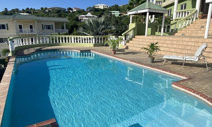 Frigate Bay Apartamento | Perfect 1-bedroom unit with outdoor pool