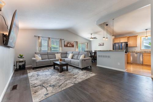 Ballwin Casa | Perfect Getaway 3BR 3BA Home Close to Parks and Shopping