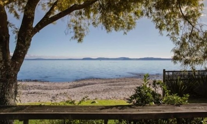 Hatepe Casa | Perfect Lake Front Bach