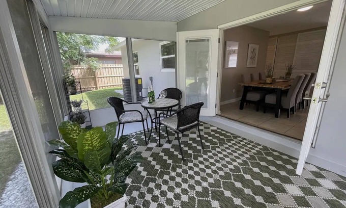 Deltona Lakes Casa | Perfectly furnished delightful modern retreat! (Theatre room, Backyard for dogs)