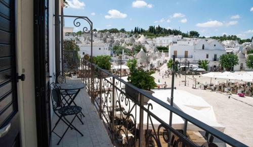 The Trulli of Alberobello Cama Y Desayuno | Perlage Suite Luxury B&B - Amazing view of Trulli