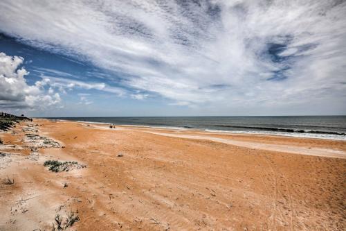 Silk Oaks Casa | Pet-Friendly Beach House with Deck Walk to Beach!