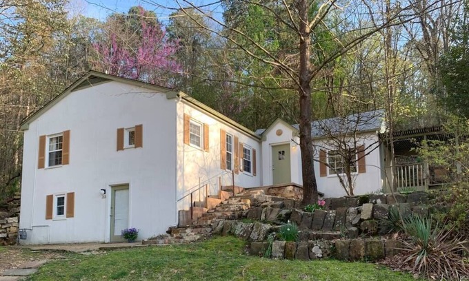 Hot Springs Casa | Pet-Friendly Cottage, Forest Views, 1 Mi to Hiking/Town/Dining
