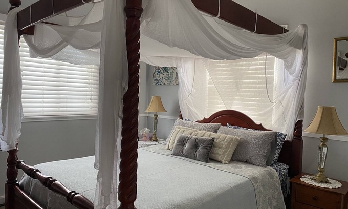 Redcliffe Casa | Casa de coco con estilo - Mascota amigable- Corto paseo a la playa- Wifi- Netflix