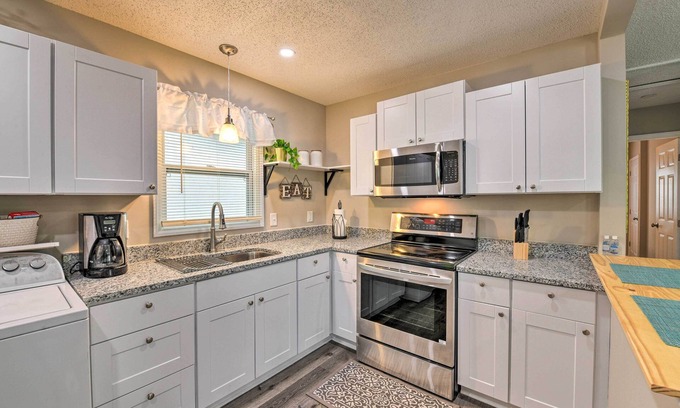 Kannapolis Cabaña | Pet Friendly Kannapolis Home w/ Fenced-in Yard!