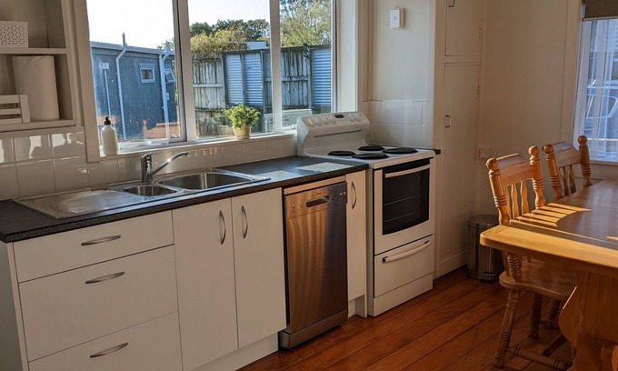 New Plymouth Cabaña | Pet friendly