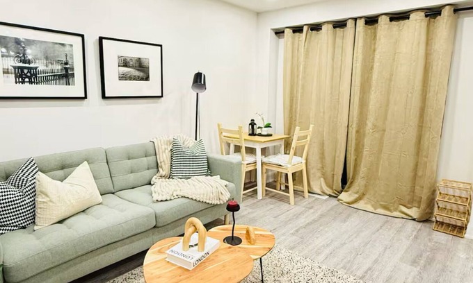 Pickering Apartamento | Pet friendly private backyard Garden studio