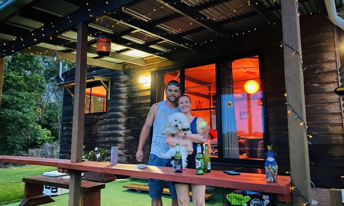 Hunchy Cabina | Cabina de gimnasio de madera que admite mascotas