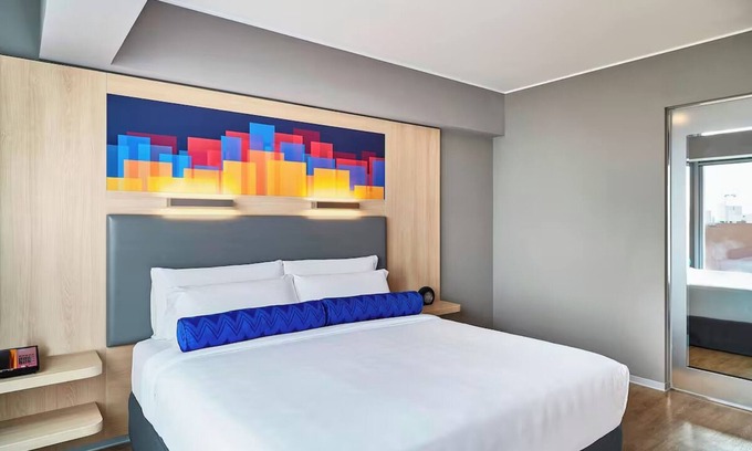 Leuro Hotel | Pet-Friendly Urban Stay in Miraflores | City View Room + Indoor Pool