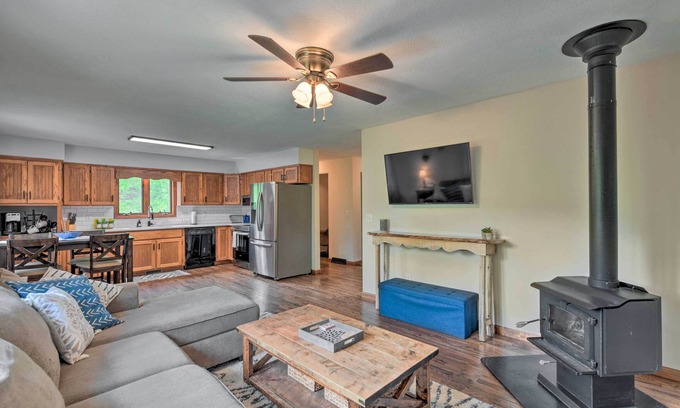 Mountain Springs Casa | Pet-Friendly Waynesville Home w/ Mountain Views!