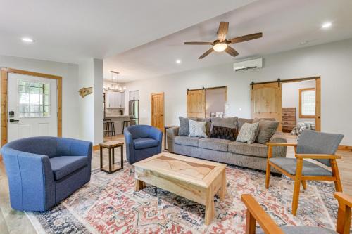 Waynesville Casa | Pet-Friendly Waynesville Cabin with Deck and Mtn Views