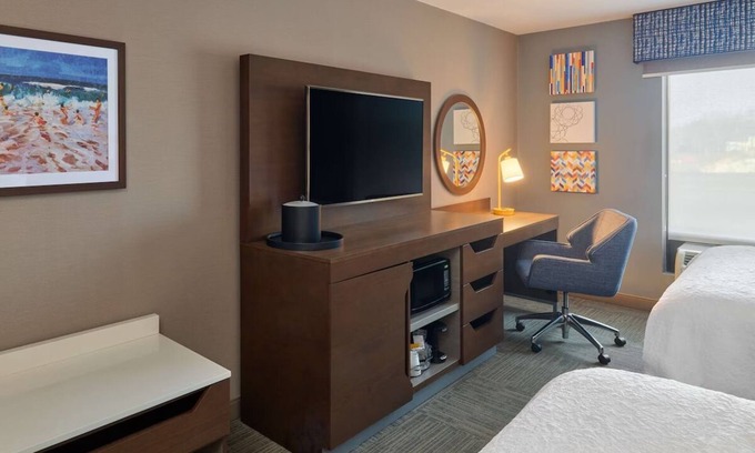 Smithfield Hotel | Pets Are Welcome! 3 Units with Pool Access Near Providence & College Campuses