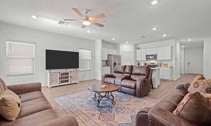 Tucson Casa | Picturesque 5 bedroom with Mountain Views