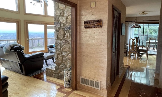 Arlington Casa | Picturesque Brushy Mountain Retreat... A-Frame in the sky.