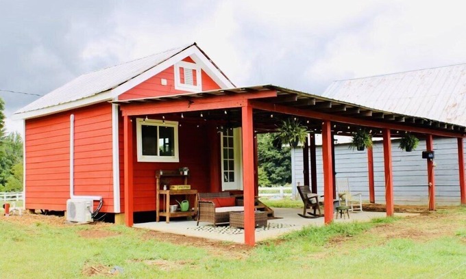 Morganton Apartamento | Picturesque Cottage on a Beautiful Farm