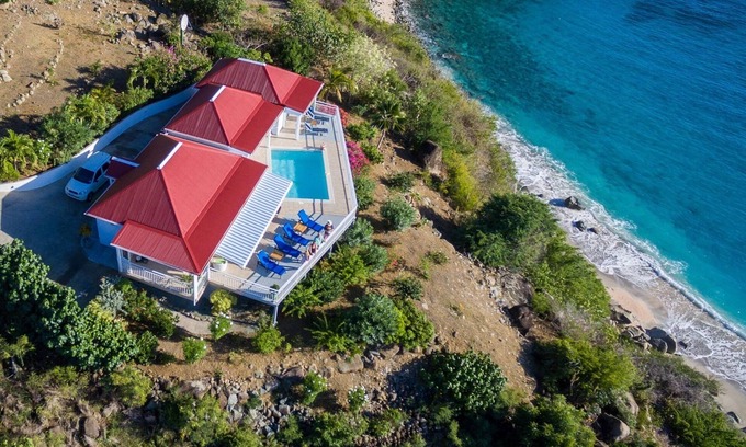 Lurin Villa | Pintoresco Villa W / hermosas vistas de los atardeceres directamente sobre Shell Beach & Gustavia