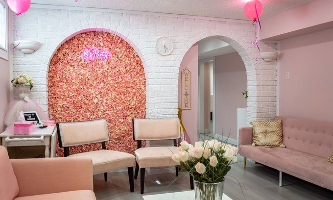 Mississauga Valleys Apartamento | Pink BnB Basement Apartment by 403, 427, 401