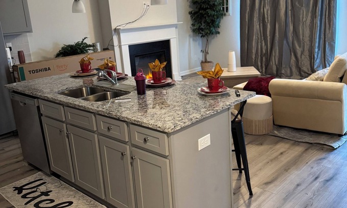 Lovejoy Casa | Pit stop Paradise A Charming 3-bedroom house in Hampton with AC and WiFi