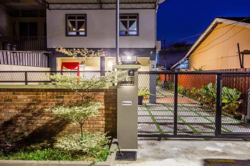 Benggali Casa | Plumeria 5BR Garden House by uBook