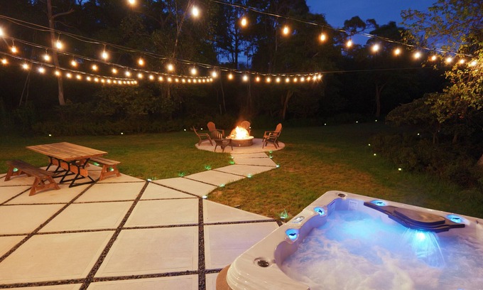 Tunkhannock Township Casa | Poconos Hot tub & Fire-Pit, Jacuzzi, 18 min to ski - The Shyre House