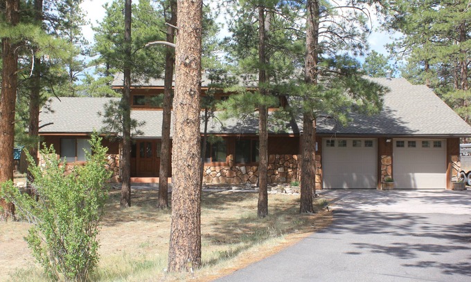 Ponderosa Pines Casa | Ponderosa Pines Lodge, hermosa y espaciosa casa, admite mascotas, capacidad para 13