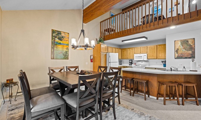 McCall Condominio | Ponderosa Retreat - Fireplace - Community year round pool - sauna - fitness center